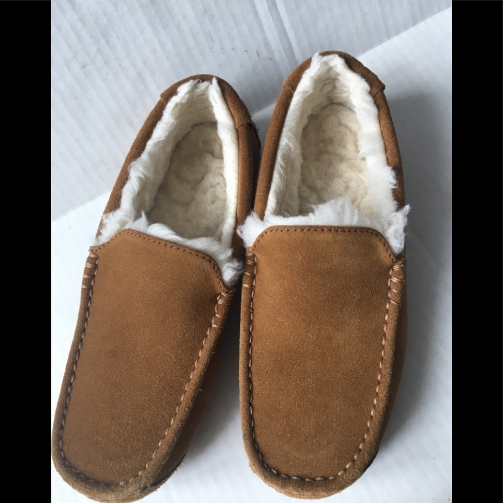 Koolaburra by UGG Tan/ Chestnut Slippers - Picture 2 of 16